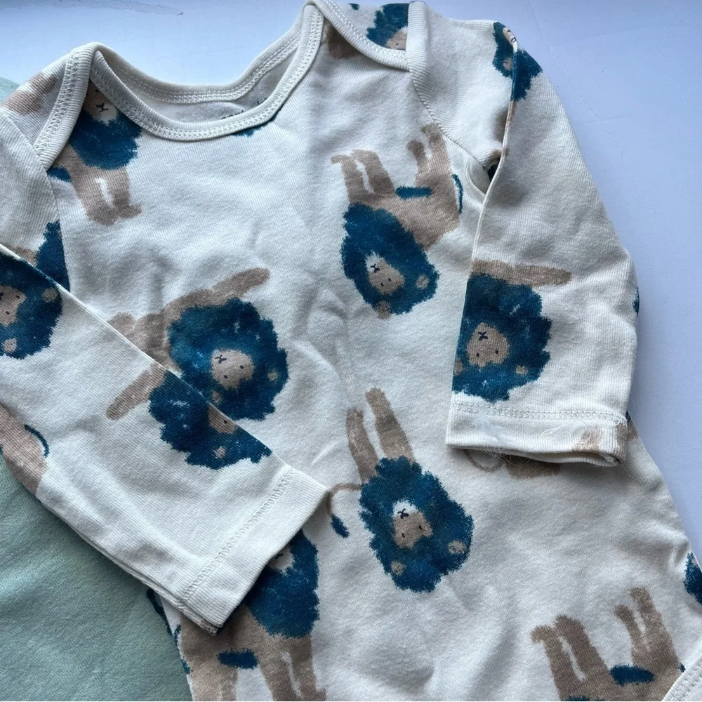 Carters • 2 Pack Bundle Baby Onesies Bodysuit Dog Lion